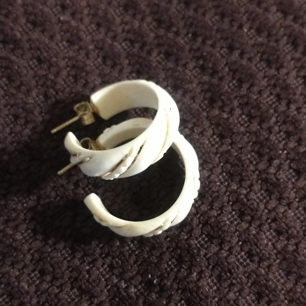 Genuine Ivory & 14 karat gold hoop earrings w/ gold ribboning, posts & backings - Picture 3 of 8